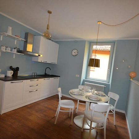 Varennahouse Aston Apt Villa Bagian luar foto
